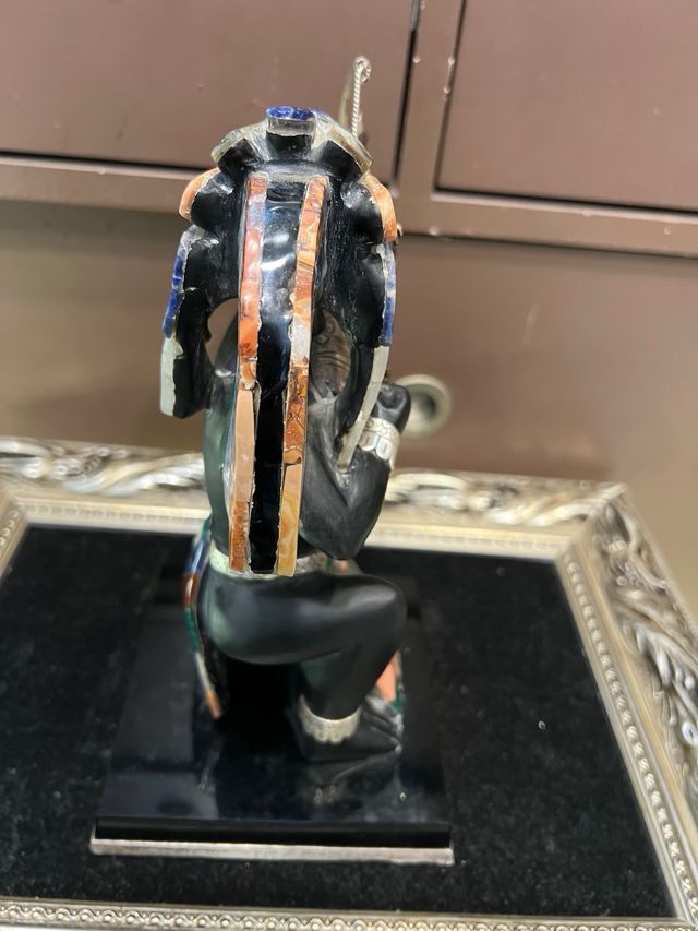 Figura guerrero azteca con arco y flecha