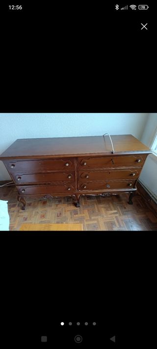 Cómoda antigua de madera