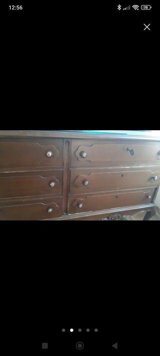 Cómoda antigua de madera