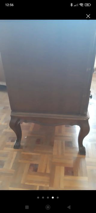Cómoda antigua de madera