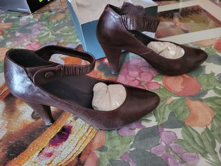 Zapatos de tacón marrones talla 37