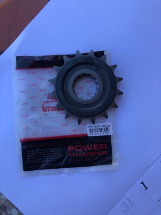 Yamaha Tenere 700 T7  Piñón JT -16RB  