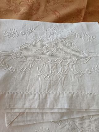 Lenzuolo matrimoniale ricamato a mano + 2 federe