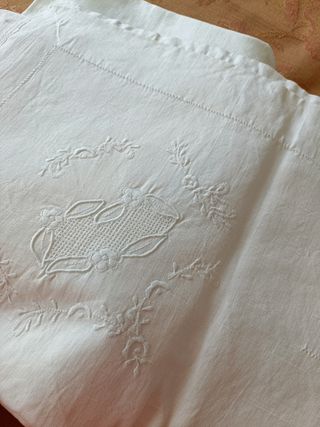 Lenzuolo matrimoniale ricamato a mano + 2 federe