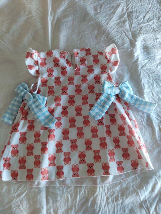 Dos vestidos bebé ositos y lazos, más calcetines