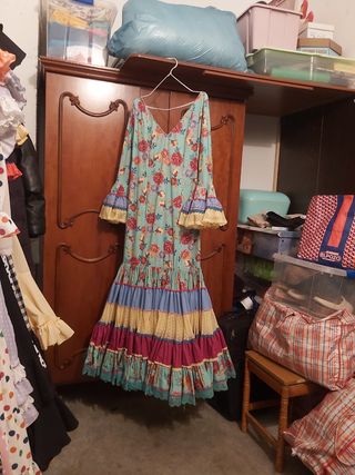 Traje de flamenca azul y multicolor