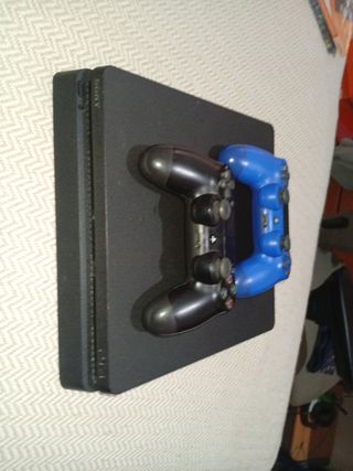 PS4 con 2 mandos y 6 juegos