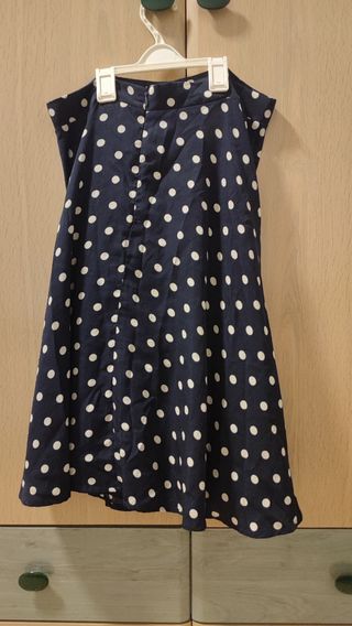 Falda azul marino con lunares blancos