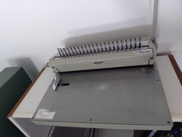 Encuadernadora de canutillos