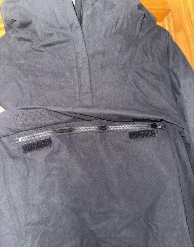 Abrigo Supreme Negro