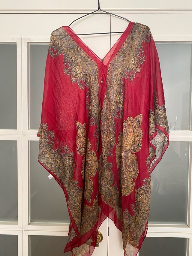 Blusa suelta mujer con botones en madera.