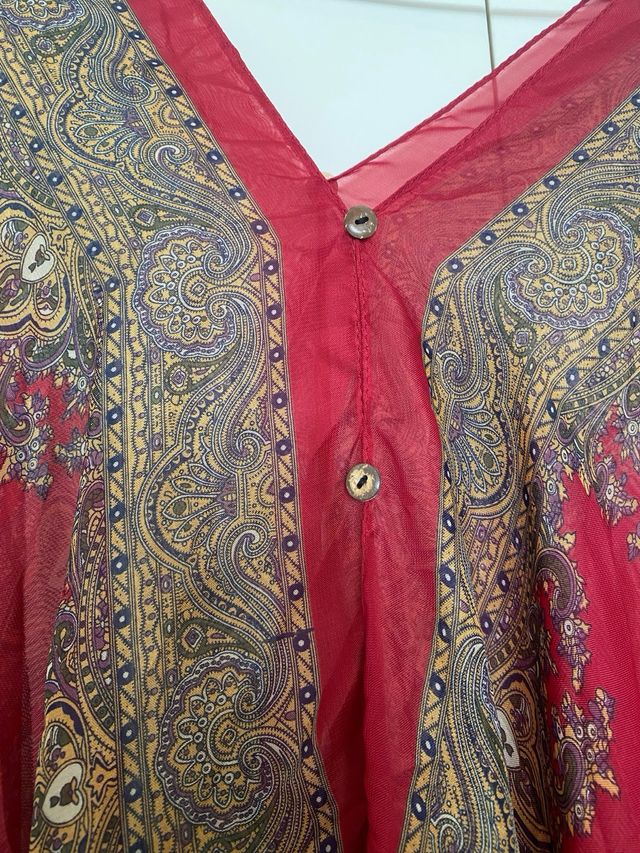 Blusa suelta mujer con botones en madera.