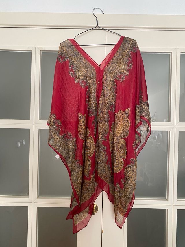 Blusa suelta mujer con botones en madera.