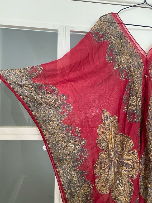 Blusa suelta mujer con botones en madera.