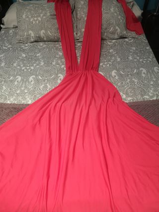 Vestido de fiesta rosa intenso