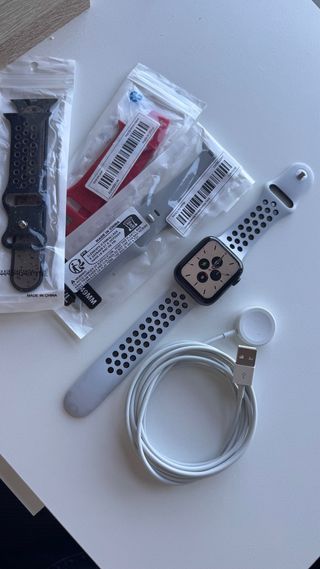 Apple Watch Series 5 44mm GPS + Celular