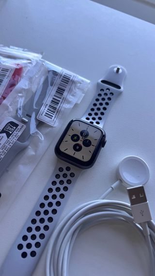 Apple Watch Series 5 44mm GPS + Celular