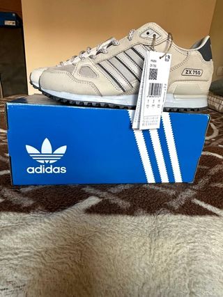 Zapatillas Adidas ZX-750 Beige y Gris de segunda mano por 110 EUR