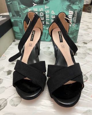 Sandalias de tacón negras