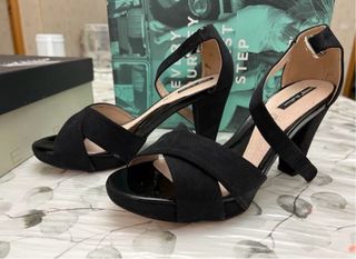 Sandalias de tacón negras