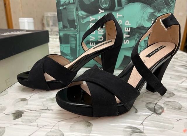 Sandalias de tacón negras