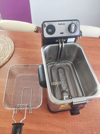 FREIDORA DE ACEITE  TEFAL DE 3 LITROS. "Impecable"