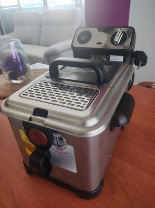 FREIDORA DE ACEITE  TEFAL DE 3 LITROS. "Impecable"