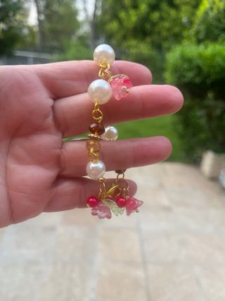 Pulsera con flores y perlas