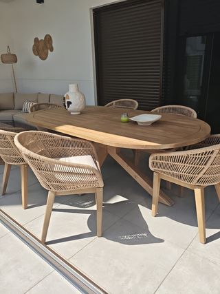 Mesa de madera Teka sin estrenar