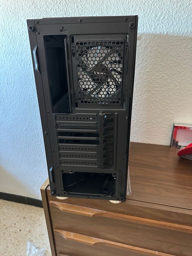 Se vende Caja PC Tempest Umbra RGB ATX Negra