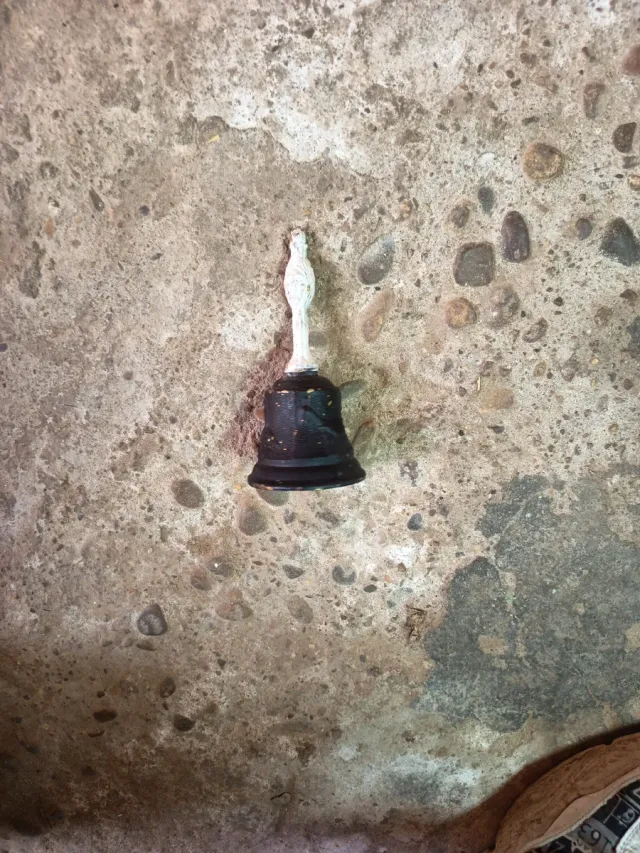 Estatua de mujer de hierro.