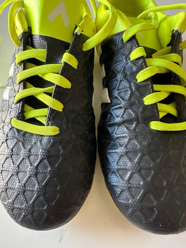 Botas de fútbol Adidas niño negras y amarillas