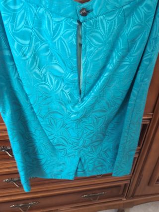 Traje de chaqueta y falda color turquesa
