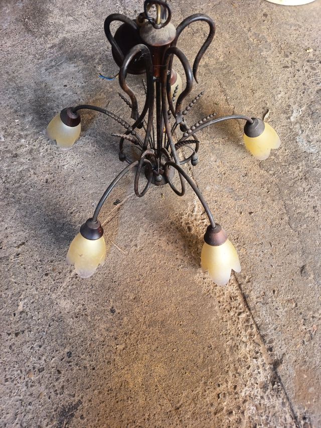 Lámpara de techo de metal y cristal