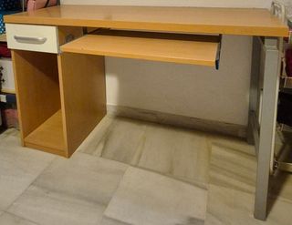 Escritorio madera y metal
En muy buen estado