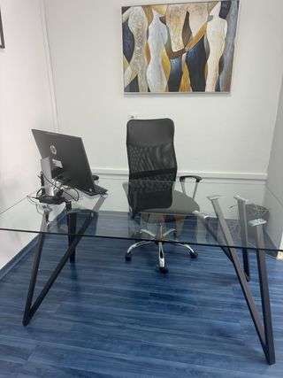 Mesa de cristal y metal