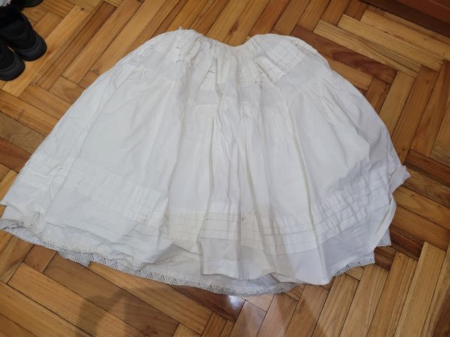 Enagua blanca con encaje