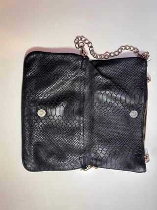 Bolso tipo zadig negro pequeño con cadena
