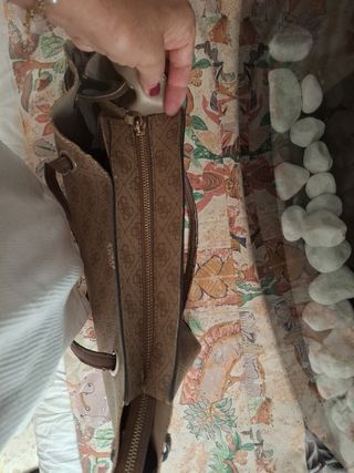 Bolso de mano Guess beige