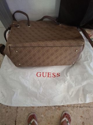 Bolso de mano Guess beige