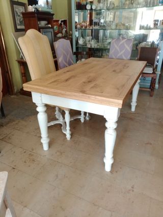 Tavolo in legno massello