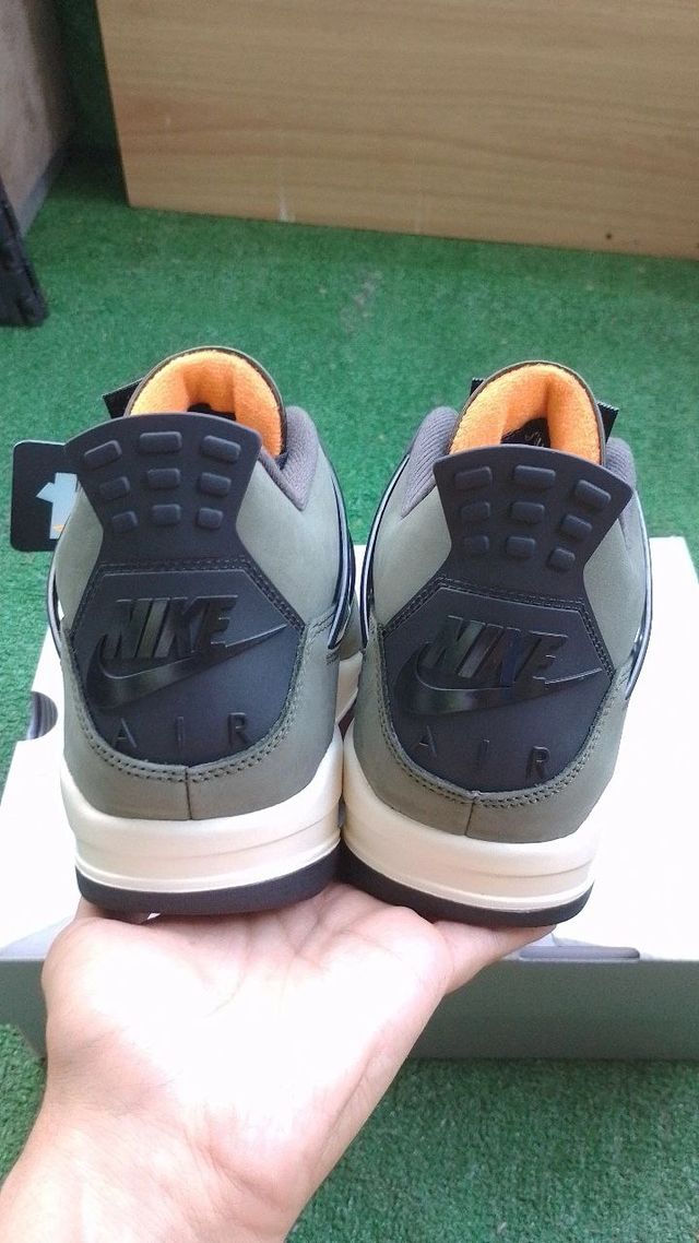 Jordan 4 Retro X Undefeated Talla 45