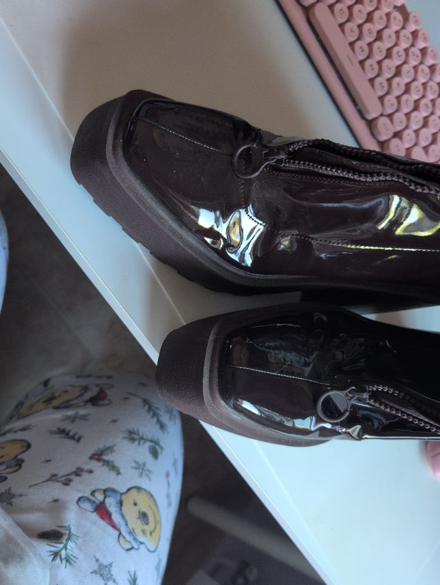 Botas de charol marrones