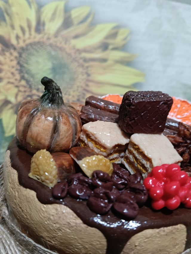 Barattolo decorato con scoiattolo e pigne