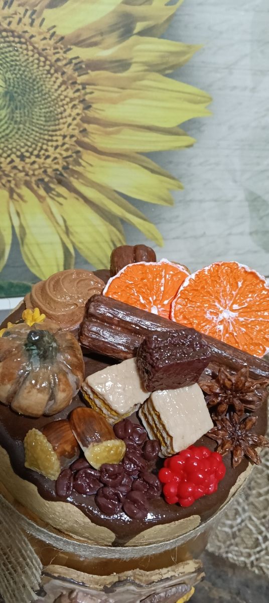 Barattolo decorato con scoiattolo e pigne