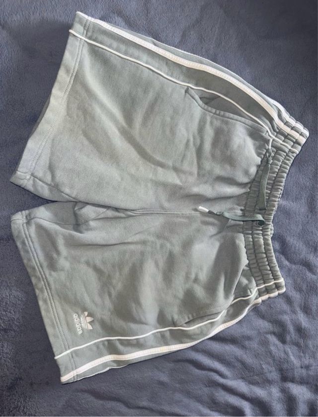 Pantalón corto Adidas verde