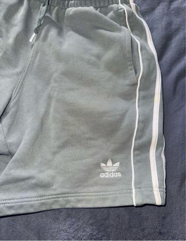 Pantalón corto Adidas verde
