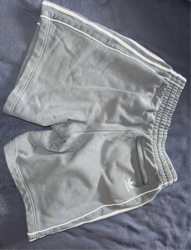 Pantalón corto Adidas verde