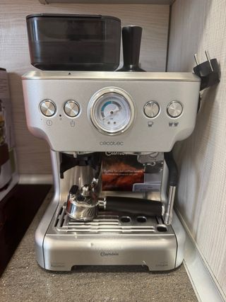 Cafetera Cecotec Barista Cumbia Plata.