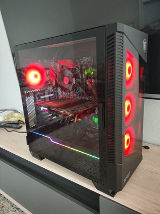 PC Gaming MSI con RGB